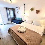 Joannes Vacation Adamantas (Milos)