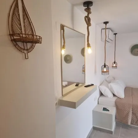 Joannes Vacation * Adamantas (Milos)