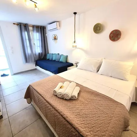 Joannes Vacation Adamantas (Milos)