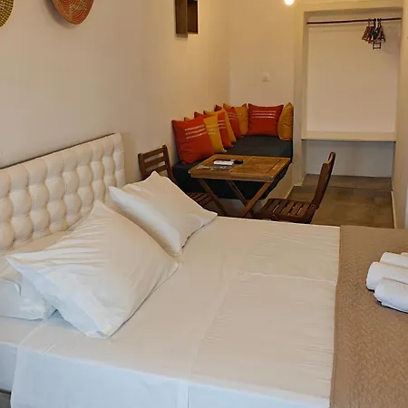 Joannes Vacation Adamantas (Milos)
