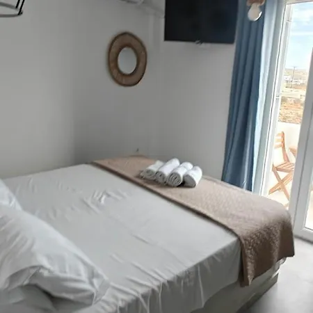 Joannes Vacation Adamantas (Milos)