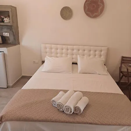 Joannes Vacation Adamantas (Milos)
