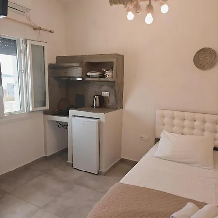 Joannes Vacation Adamantas (Milos)